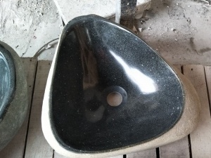 Полированная каменная раковина для ванной