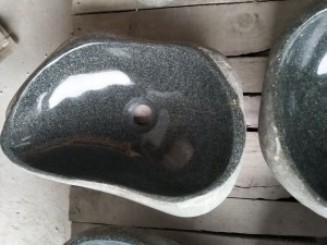 Полированная каменная раковина для ванной